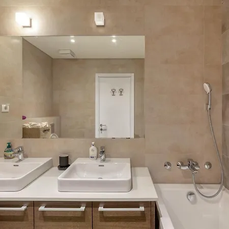 Queen Waterfront Belgrád