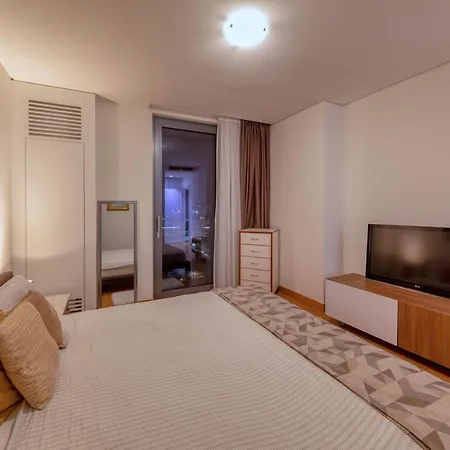 Queen Waterfront Apartment Belgrade