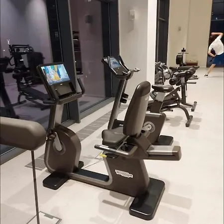 Queen Waterfront Apartman *