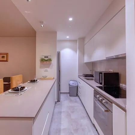 Queen Waterfront Apartament Belgrad