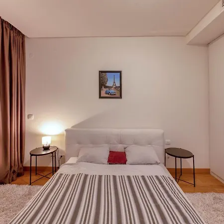 Queen Waterfront Apartman Belgrád