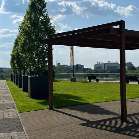 Queen Waterfront