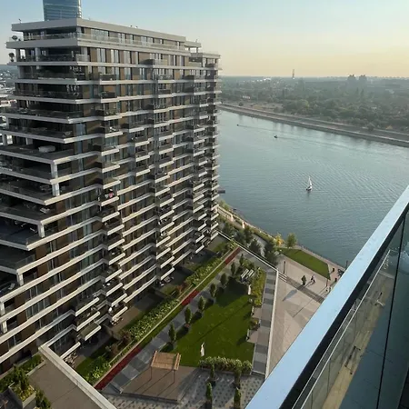 Queen Waterfront