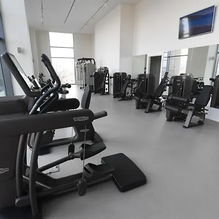 Queen Waterfront Apartament